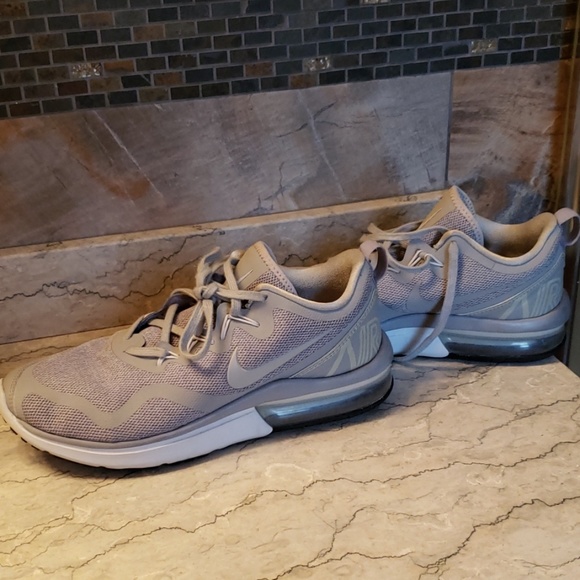 Nike AirMax Fury women's sneakers - Picture 2 of 4